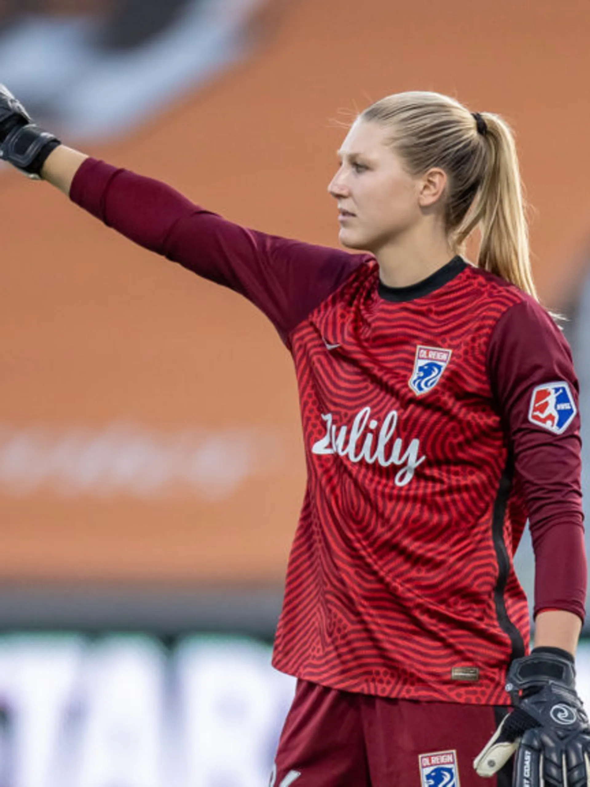 story-image-casey-murphy-signs-two-year-deal-with-nc-courage