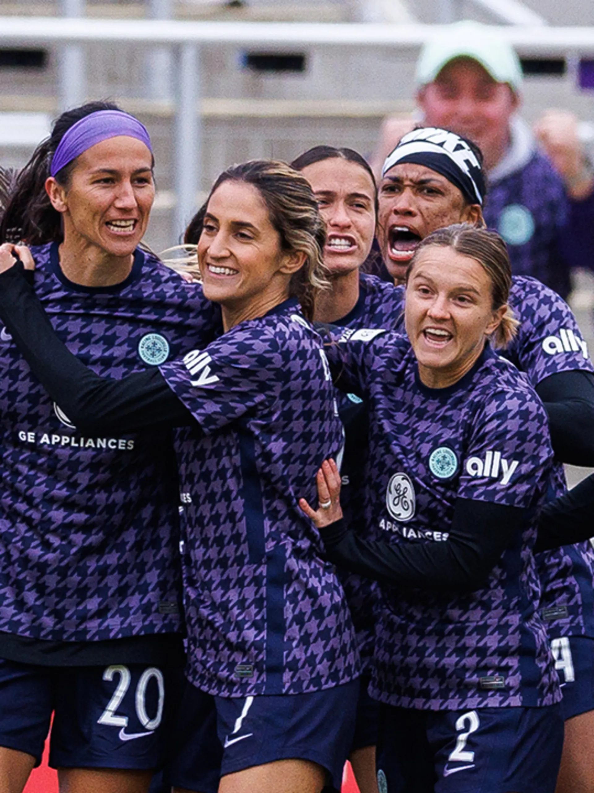 louisville-players-celebrate-abby-ercegs-goal