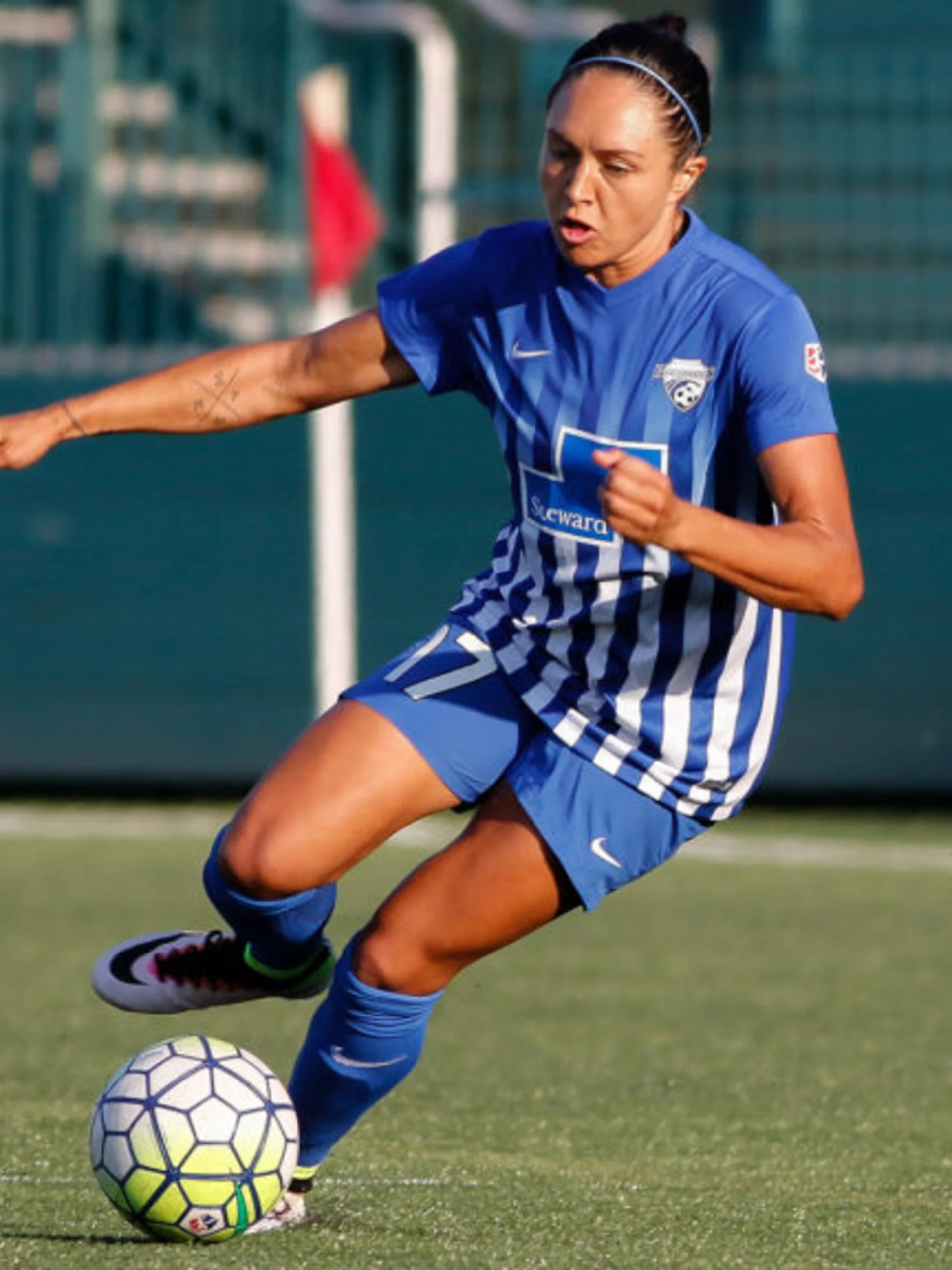 story-image-australian-forward-kyah-simon-joins-the-houston-dash