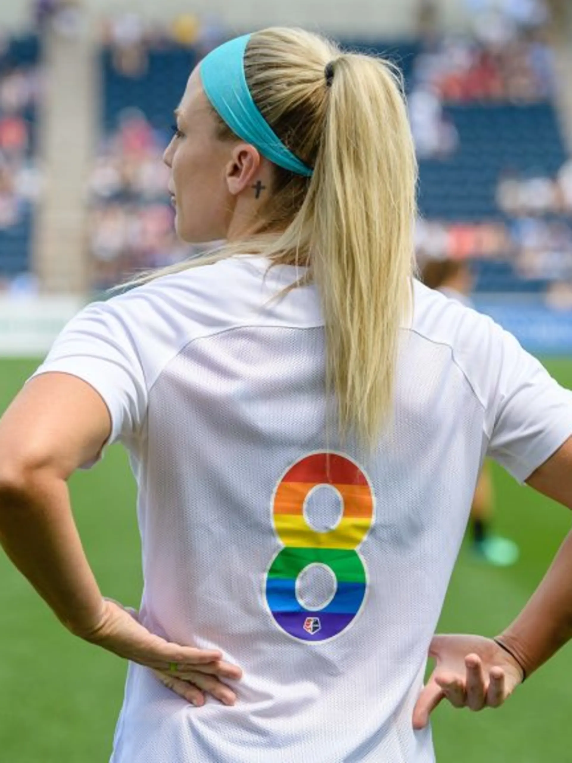 story-image-nwsl-community-celebrates-pride-month