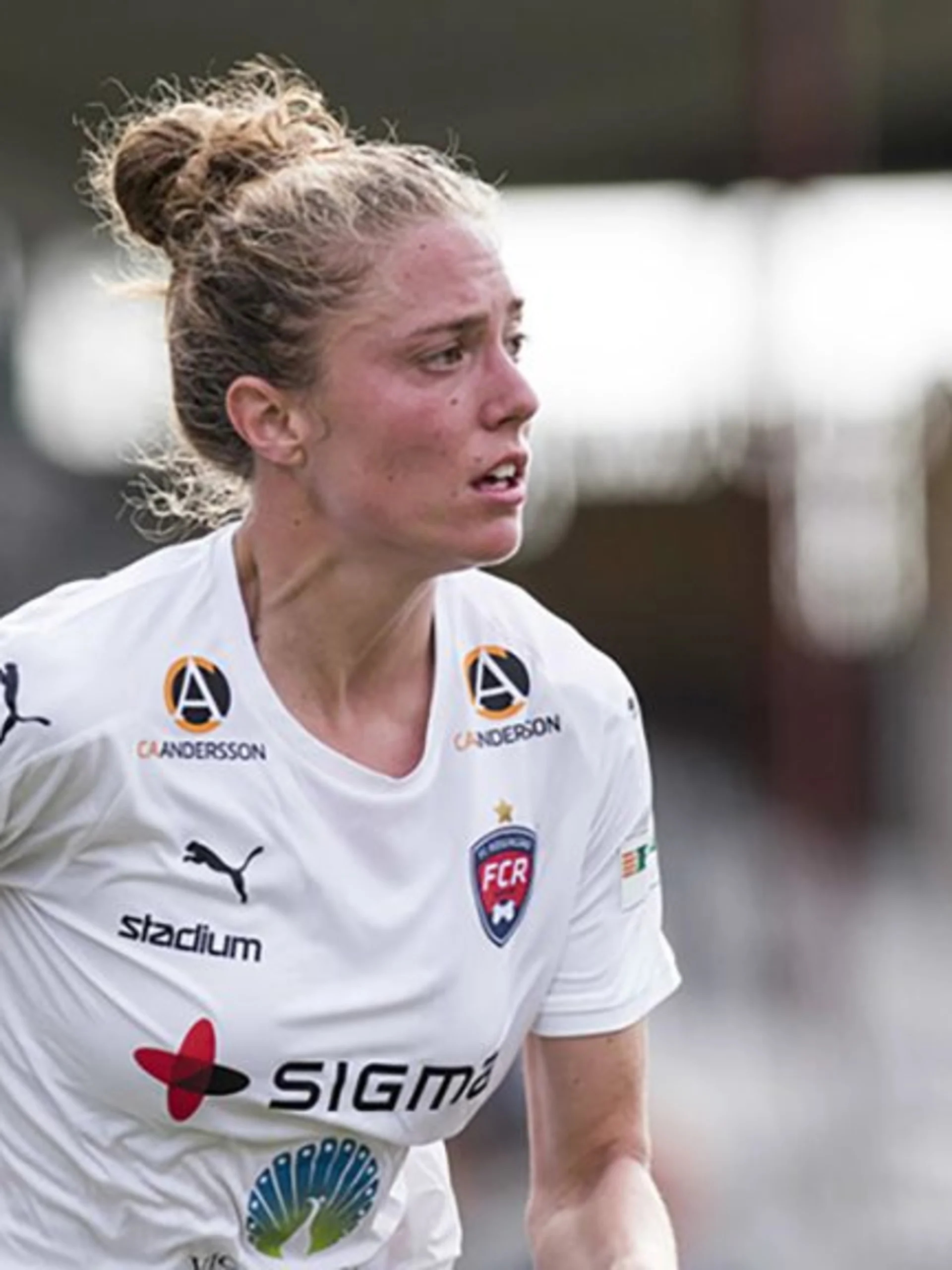 story-image-notebook-celia-jimenez-delgado-signs-with-reign-fc-more-offseason-news
