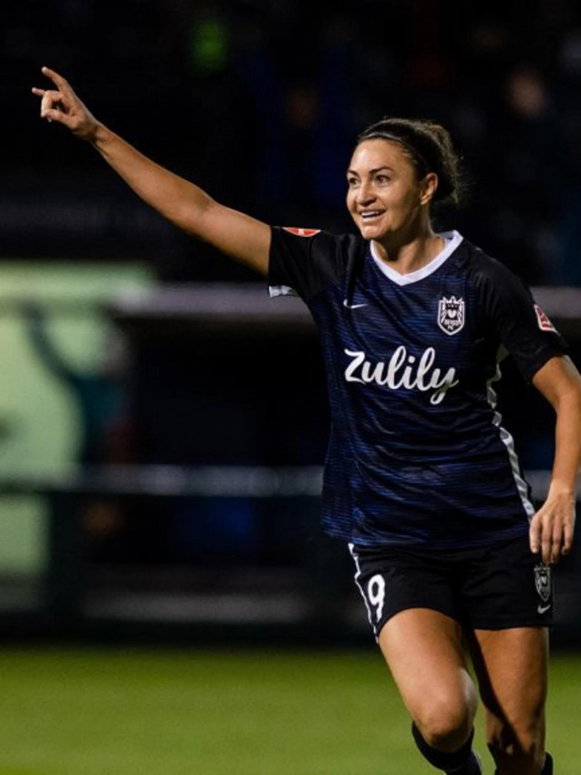 story-image-week-24-player-of-the-week-jodie-taylor-reign-fc