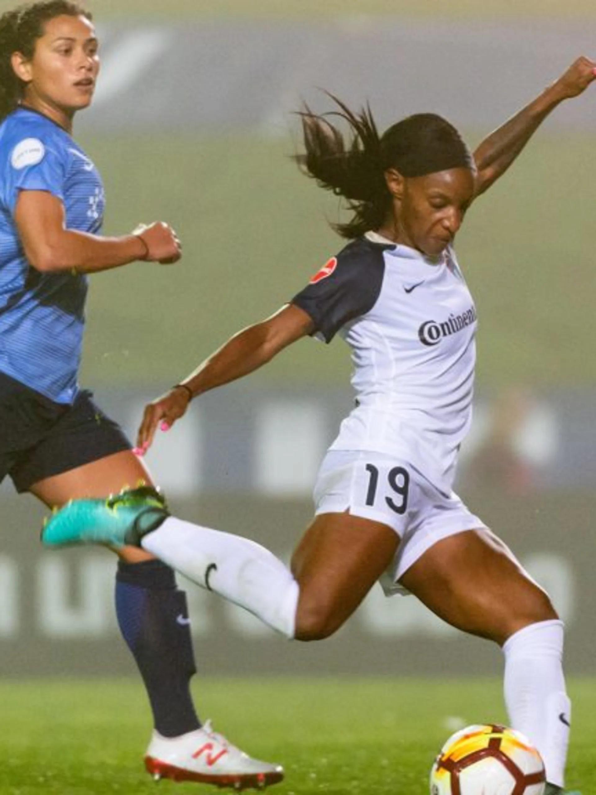 story-image-player-of-the-week-crystal-dunn