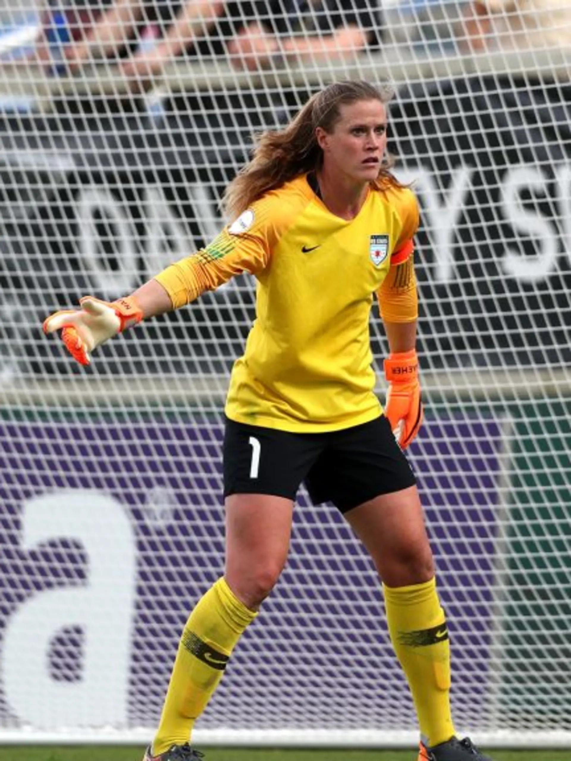 story-image-player-of-the-week-alyssa-naeher